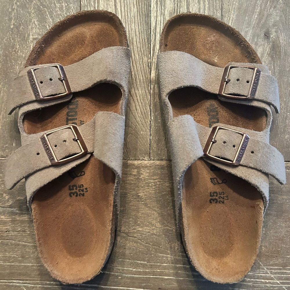 Birkenstock Arizona taupe size 35( equivalent to women’s 4-4 1/2)